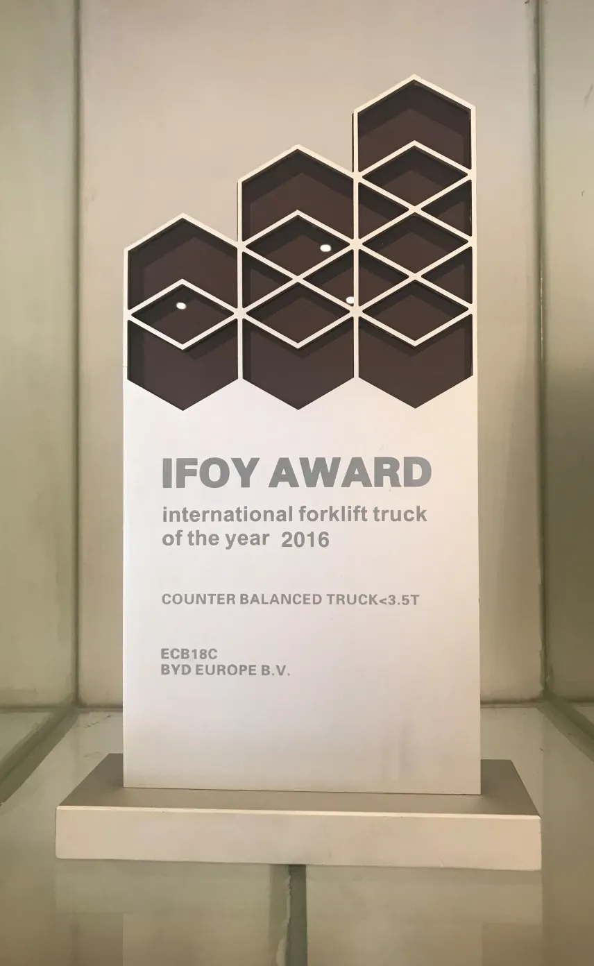 BYD вилочный погрузчик | 2016 IFOY Международная ежегодная премия сертификации в